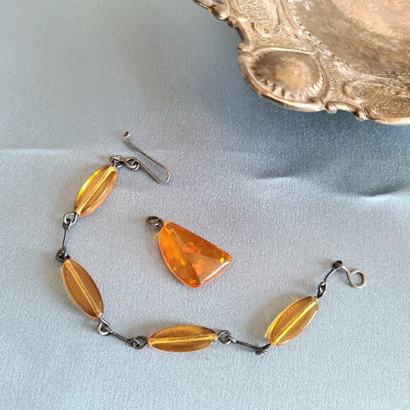 Vintage bracelet and pendant. - Picture 1 of 4